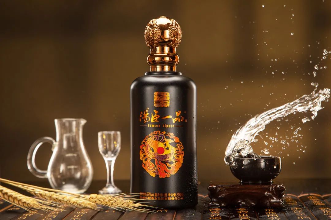 汤臣一品酒业 | 喜迎2021元旦佳节，，一杯酱香酒温暖你的心！ - 贵州汤臣酒业有限责任公司 -  